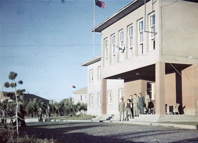 <p><strong>Resim  5.</strong> Erzurum Halkevi binasının  1950 lerden sonraya ait bir görüntüsü<br />  Kaynak: İbrahim Ata Seval  arşivi</p>