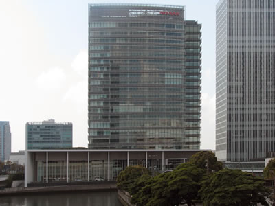 <p><strong>5.</strong> Yeşil bina olarak tasarlanıp inşa edilen Nissan (Global  Headquarters) Binası, Yokohama, Japonya Fotoğraf: Osman Balaban</p>