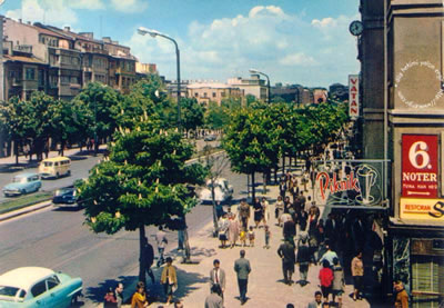 <p><strong>5.</strong> Atatürk Bulvarı ile Tuna Caddesinin  kesiştiği köşeden bir fotoğraf</p>