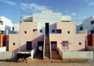 <p><strong>5b. </strong>Life Insurance  Corporation Housing, 1973, Ahmedabad, Hindistan</p>