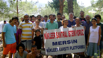 <p><strong>Resim 5b.</strong> Mersin Nükleer Karşıtı Platformun düzenlediği eylemlerden</p>