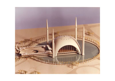 <p><strong>6. </strong>Sharjah Cami, Birleşik  Arap Emirlikleri, 1982<strong></strong></p>