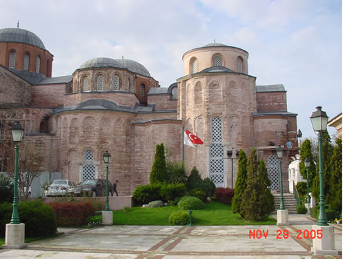 <p>Orta Çağ Bizans kiliselerinin çatısı ve doğu  cephesinin belgelenmesi ve koruma projesinin hazırlanması (bugünkü Zeyrek Cami)  (2001-2006)</p>