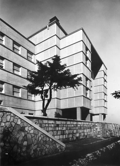 İstanbul Üniversitesi, Biyoloji Enstitüsü, 1935-36. (1950’li yıllarda yapının üzerine iki kat eklenmiştir.) Fotoğraf: yaklaşık 1936