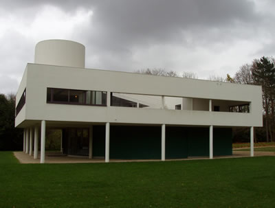 <p><strong>6. </strong>Villa Savoye, Le  Corbusier <br />  (Fotoğraf: A.  Ötkünç, 2009) </p>