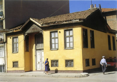 <p><strong>Resim 6.</strong> Edirne’den geleneksel konut örneği<br />Kaynak: Aru, 1998.</p>