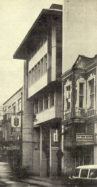 <p><strong>7.</strong> Ziraat Bankası  Bakırköy Şubesi, İstanbul<br />  Kaynak: <em>Mimarlık</em>, 1972, sayı: 1972-2 (100).</p>