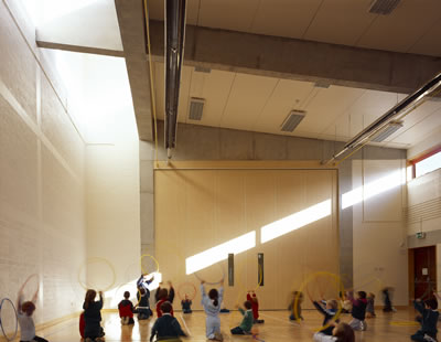 <p><strong>7.</strong> Loreto  Community School, yapının spor mekânı<br />   Fotoğraf: Ros Kavanagh</p>