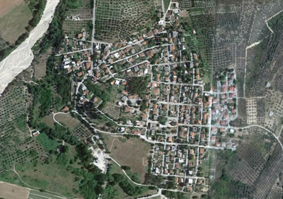 <p><strong>Resim 7.</strong> Nea Sinasosun günümüzdeki dokusu<br /> 	Kaynak: Google Earth [Erişim: 18 Haziran 2021] </p>