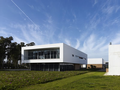 <p><strong>Mohammed  VI Football Academy, Salé, Fas</strong><br />Mimar: Groupe 3 Architectes, Rabat, Morocco(© AKAA / Cemal Emden)