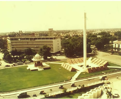 <p><strong>8. </strong>Lahor İslam Zirvesi Anıtı, Lahor-Pakistan, 1977</p>