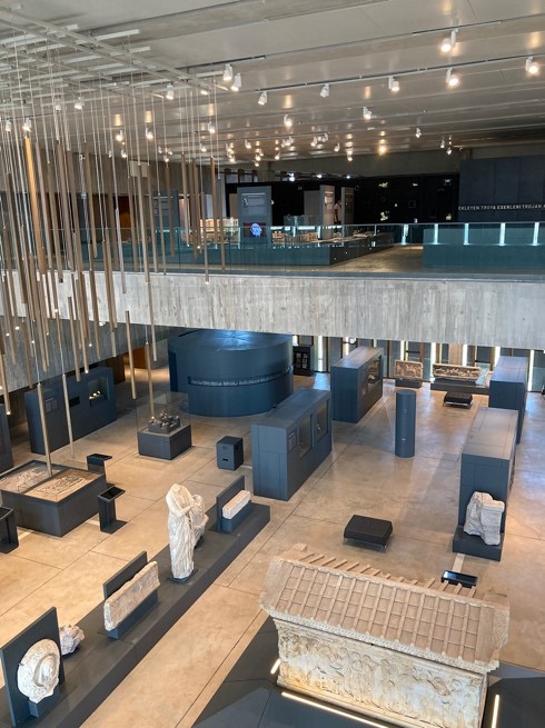 8. Galeri katları ve yüzer sergi birimleri