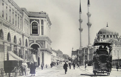 8a. Tophane Kışlası, 1890. (Kaynak: Gülersoy, Ç., 1989, İETT Koleksiyonu, s.18.)