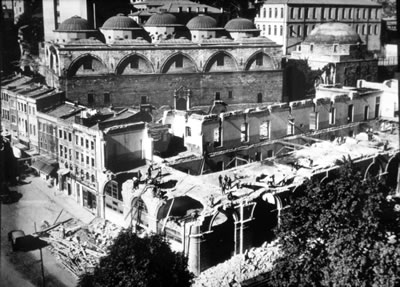 8b. Tophane Kışlası yıkılırken. Kaynak: Ali Saim Ülgen Fotoğraf Arşivi (SALT Galata Sergisi’nden)