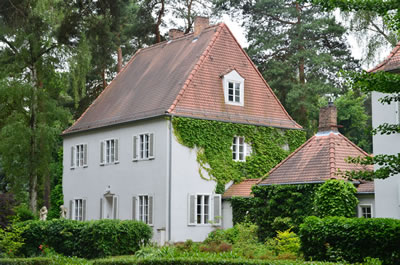 <p><strong>9.</strong> Festspielhaus Hellerau (Mimarı: H. Tessenow)<br />  Kaynak:  www.cicerone-dresden.de</p>