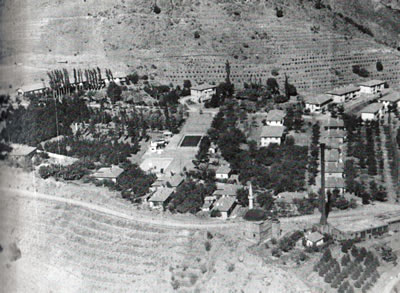 <p><strong>9.</strong> Cürek in peyzajı<br />Divriği Belediyesi Arşivi,  1950 ler, Tam Yılı Bilinmiyor</p>