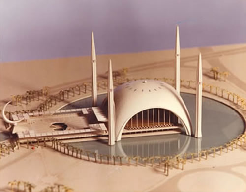 <p><strong>9. </strong>Sharjah Camii, Birleşik Arap Emirlikleri, 1982</p>