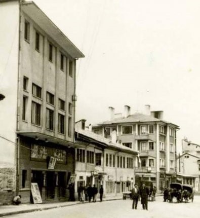  9. Yalçın Sineması Kaynak: “Bir Zamanlar Sivas”, (https://www.facebook.com/photo.php?fbid=271439933043198&id=167974586723067&set=a.167975106723015&locale=tr_TR). [Erişim: 20.09.2018]
