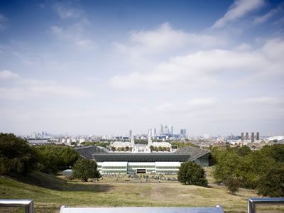 Kentin oyunların arkaplanı olarak kullanılışı, binicilik. Greenwich, Park, Londra