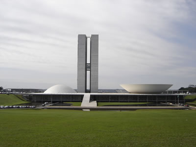 Oscar Niemeyer'in Brasilia'da tasarladığı Brezilya Ulusal Kongre Binası 