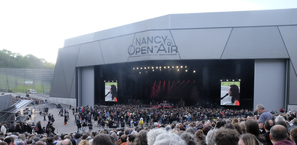 1. Seyircileriyle Le Zénith du Grand Nancy açık konser alanı, 2023. Kaynak: Akça Yılmaz