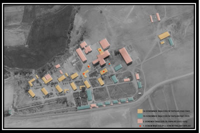 <p><strong>Resim  10</strong>. Birinci ve ikinci  dönemlerde yerleşkedeki yapıların durumu<br /> 	Kaynak: Harita Genel  Müdürlüğünden elde edilen 1974 tarihli hava fotoğrafı işlenerek yazarlar  tarafından hazırlanmıştır.</p>