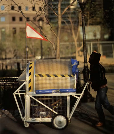 <p>Kaynak:  Hebdidge, Dick, “The Machine Is Unheimlich: Krzysztof Wodiczkos Homeless Vehicle  Project”, 2012, <br />https://walkerart.org/magazine/krzysztof-wodiczkos-homeless-vehicle-project [Erişim: 4 Nisan 2022]. 